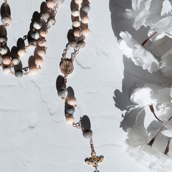 Rose of Benediction rosary with marbled beige-gray beads and gold cross